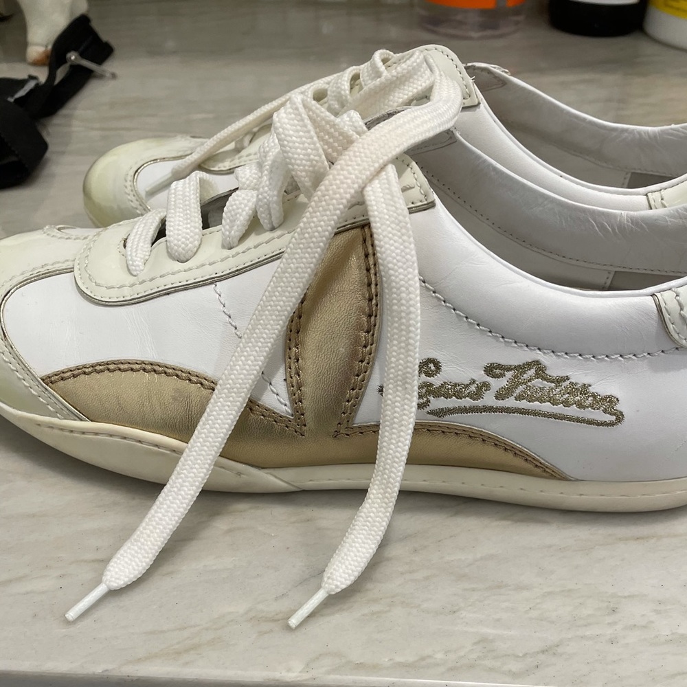 Louis Vuitton authentic vintage sneakers 38.5